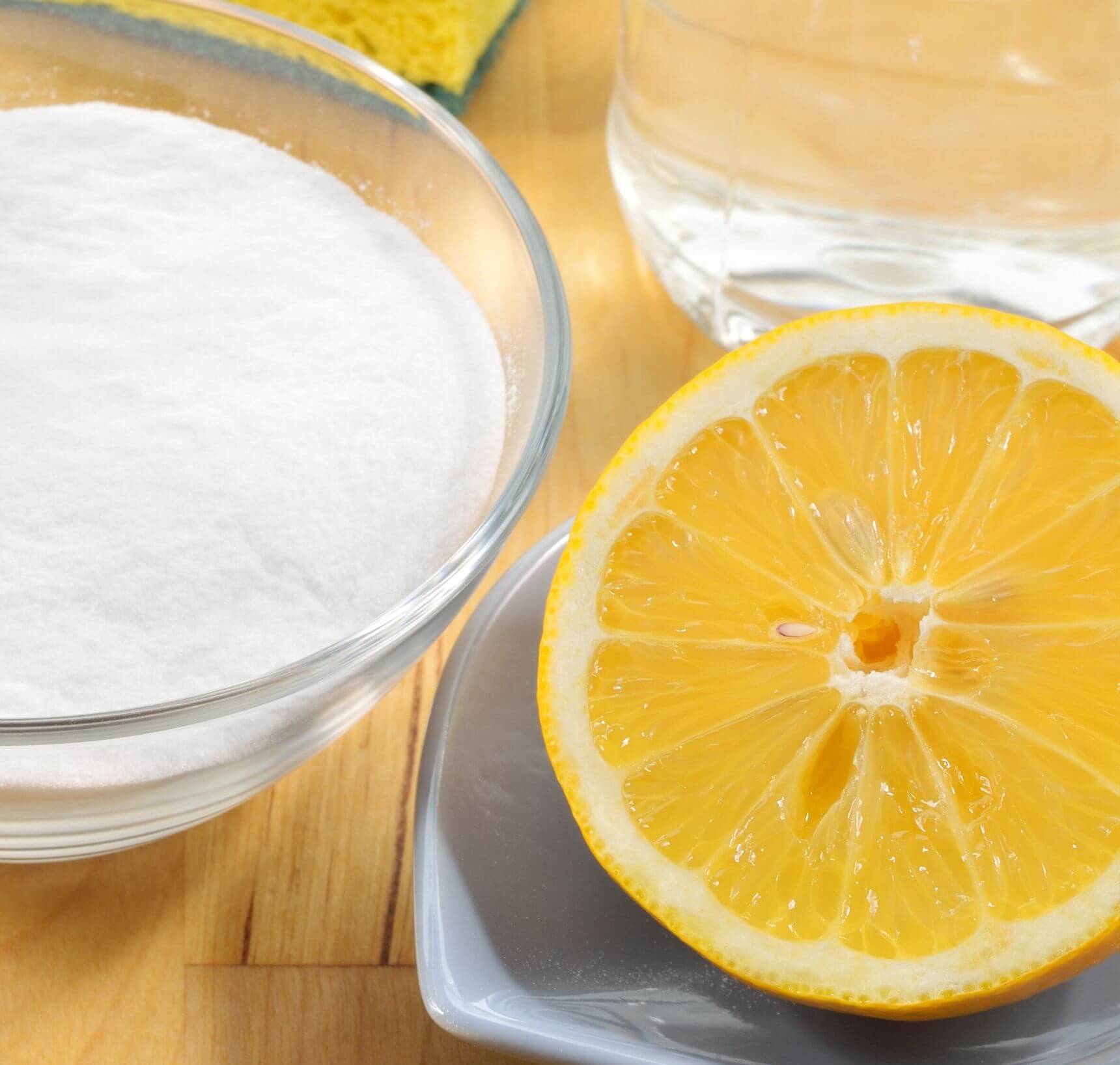 zuiveringszout en citroensap